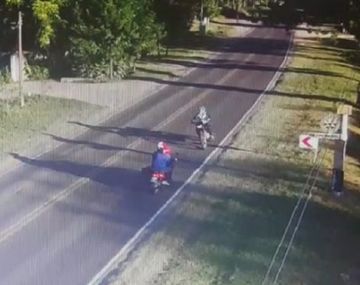 VIDEO El choque imposible: dos motos