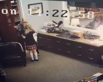 La reacción de esta chica es pura felicidad