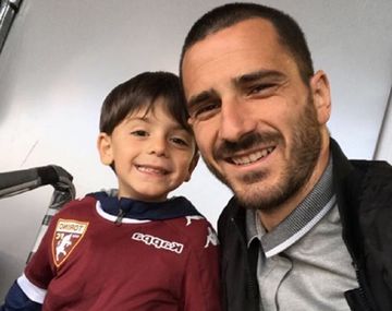 Bonucci y su pequeño hijo posan felices en el Olímpico de Turin