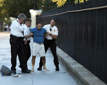 Susto en la Casa Blanca por un hombre que tiró petardos