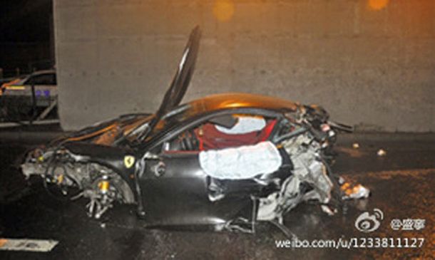 Hijo de político chino muere en su Ferrari en plena orgía