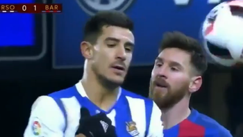 La furia del rosarino contra su rival La furia del rosarino contra su rival