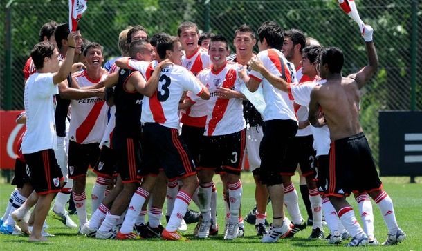 River evalúa echar a un juvenil por festejar un gol de Boca