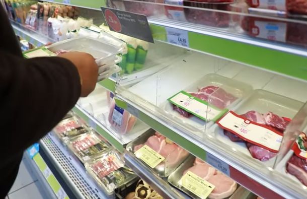 Reino Unido: pusieron alarmas antirrobo a las bandejas de carne en supermercados