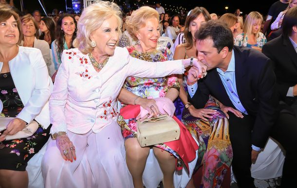 De campaña, Massa se hizo tiempo para participar del Moda Show en Mar del Plata