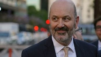 sturzenegger quiso minimizar el debate por la jornada laboral, pero lo complico aun mas sturzenegger quiso minimizar el debate por la jornada laboral, pero lo complico aun mas