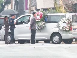El cortejo fúnebre camino al cementerio. Foto: captura TN.