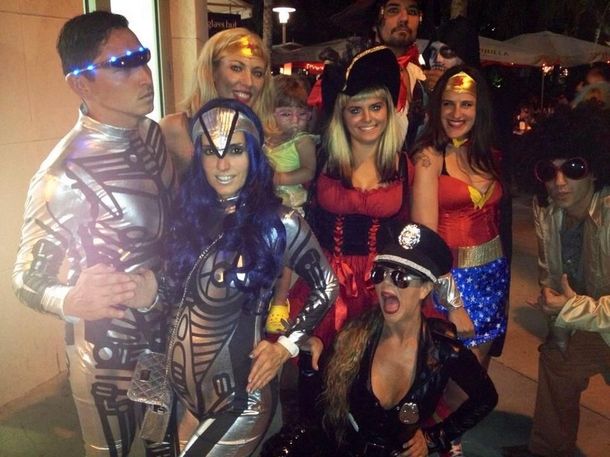 Mónica Ayos se vistió de una policía sexy en Halloween