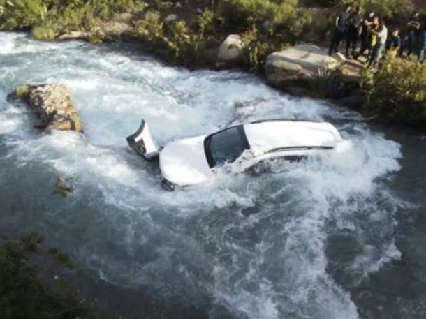 Mendoza: una joven murió tras caer con un auto a un arroyo
