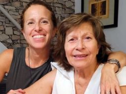 Felisa Martínez junto a su hija Marina.