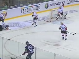 Espeluznante: un árbitro de hockey sobre hielo murió tras un discazo