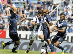 La defensa de Vélez mostró serias falencias y el capitán no quedó exento La defensa de Vélez mostró serias falencias y el capitán no quedó exento