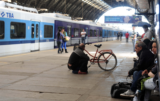 Un paro complicó a miles de usuarios del Mitre y el Sarmiento