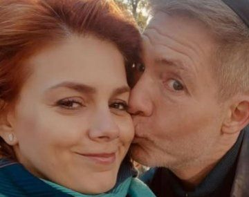 Natalie Pérez y Adrián Suar en Mazel Tov (2025).