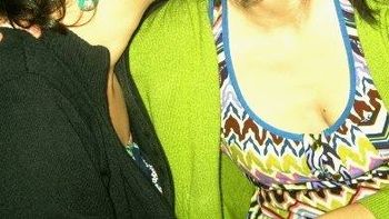 las jovenes lesbianas echadas de un bar haran una beseada las jovenes lesbianas echadas de un bar haran una beseada