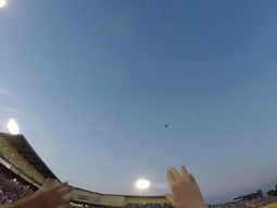 filmaba un partido de baseball e hizo una espectacular atrapada