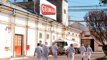 Tradicional empresa argentina de golosinas informó que fabrica caramelos en China