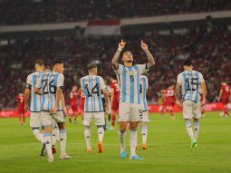 El espectacular gol de Leandro Paredes que abrió el marcador ante Indonesia