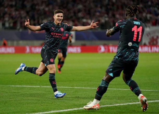 El golazo de Julián Álvarez en la victoria del Manchester City