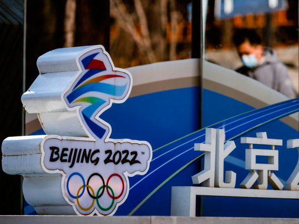 Recomiendan a atletas usar celulares descartables en Juegos Olímpicos de Invierno en China