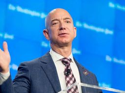 Jeff Bezos agrandó su fortuna y podría convertirse en el primer trillonario del mundo