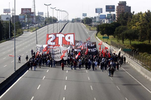 #ParoDeTransporte: la izquierda bloqueó por 5 horas los accesos a la Ciudad