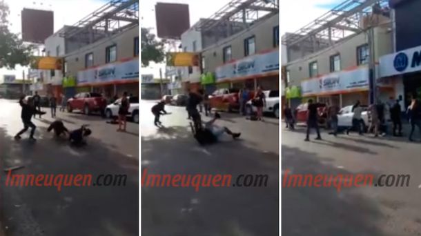 Dos grupos de jóvenes se golpearon brutalmente a la salida de un boliche en Neuquén.