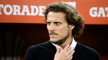 forlan se ofrecio para dirigir a uruguay tras la salida de bielsa: ¿sabes como voy?