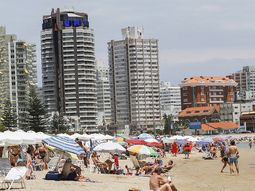 Los visitantes argentinos son fieles a Punta del Este a pesar de la incertidumbre macroeconómica en su país. Los visitantes argentinos son fieles a Punta del Este a pesar de la incertidumbre macroeconómica en su país.