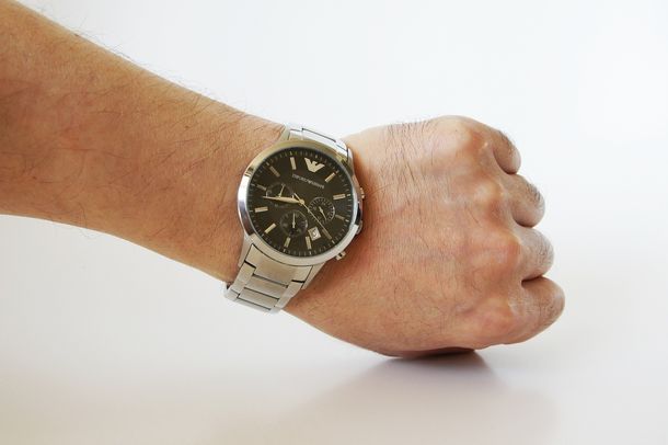 Ofrecen dos relojes Tag Heuer y un Armani Exchange a la mitad de su valor