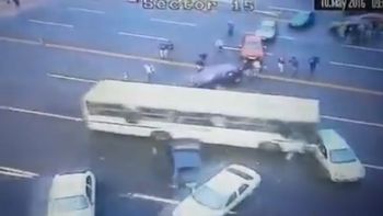 un colectivo atropello un piquete de partidarios de dilma un colectivo atropello un piquete de partidarios de dilma