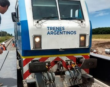 No era tan difícil: ahora midieron bien el puente y el tren ya puede pasar