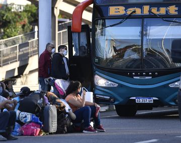 Quiénes son los pasajeros que viajaban en el micro detenido en General Paz