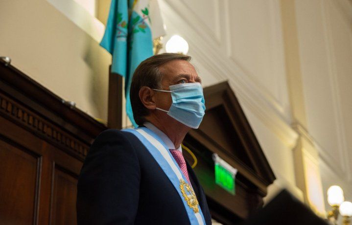 Mendoza: Gobernador adelantó que no acatará el DNU presidencial y mantendrá las clases presenciales