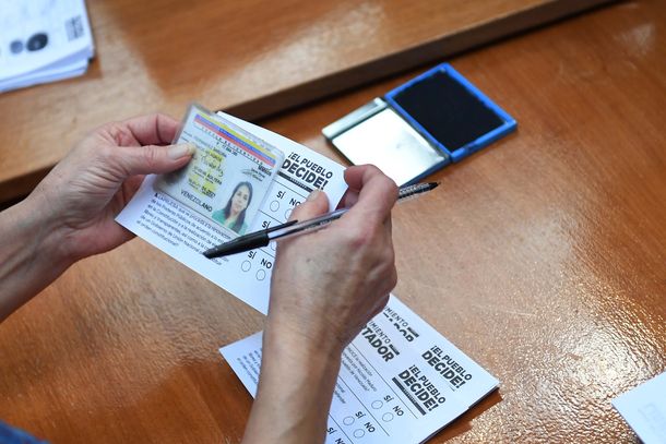 Masiva participación de venezolanos que viven en Argentina contra Maduro