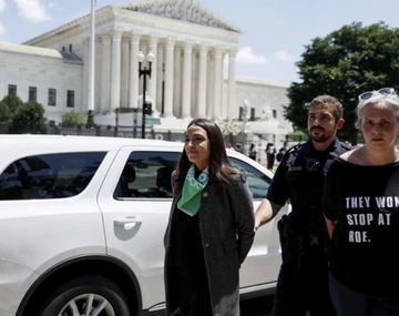 Manifestación por el aborto legal en Washington: detienen a Ocasio-Cortez y a otras 16 congresistas