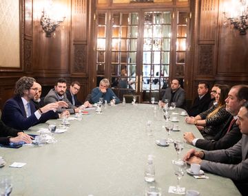 Cafiero recibió firmas de alimentos que realizaron 850 reuniones de negocios en Brasil y Chile