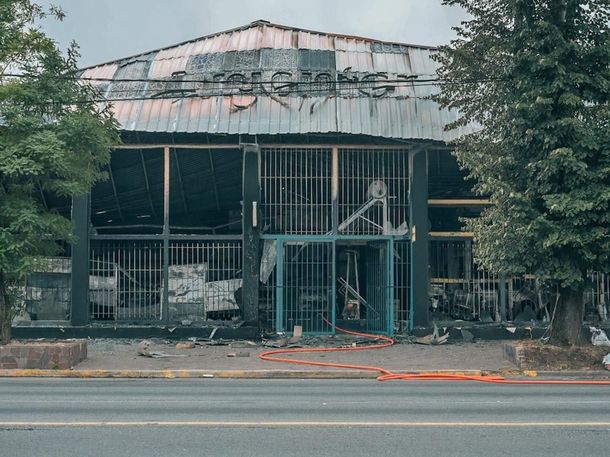 Impactante incendio en Mar del Plata: el fuego arrasó un concesionario con autos y una ferretería. Impactante incendio en Mar del Plata: el fuego arrasó un concesionario con autos y una ferretería.