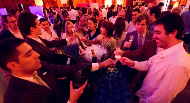 Disfrutá de Sparkling Nights con minutouno.com