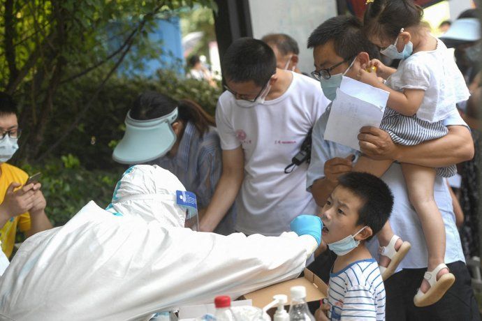El coronavirus reapareció en Wuhan tras un año y ordenan testeos masivos