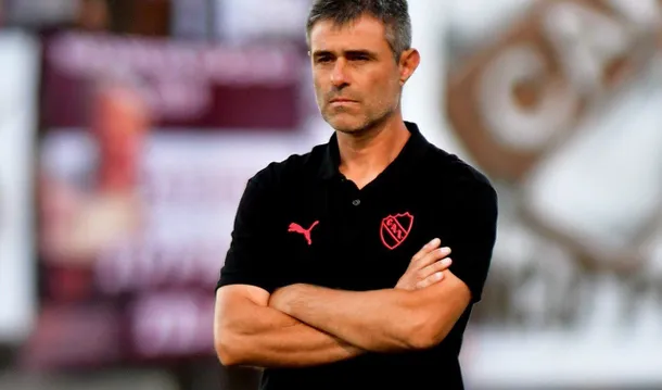 Independiente, ahora sin DT: Julio Vaccari presentó la renuncia tras la caída ante Banfield