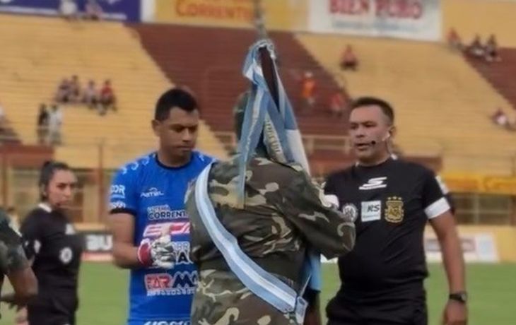 Polémica en Corrientes: excombatiente de Malvinas cruzó a un árbitro en pleno homenaje