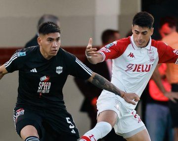 Huracán y Deportivo Riestra igualaron sin goles por el Torneo Apertura