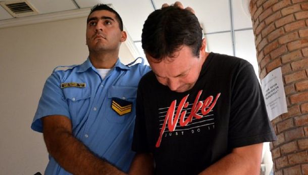 Trasladaron a una clínica psiquiátrica al acusado de matar a la maestra delante de sus alumnos