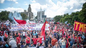 Paro del PIT-CNT por la reforma de la seguridad social. Paro del PIT-CNT por la reforma de la seguridad social.