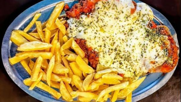Este clásico bodegón porteño se ubica en pleno Microcentro y es el preferido de cientos de comensales. 