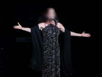 La excéntrica cantante que salió de prisión después de un año y medio encerrada
