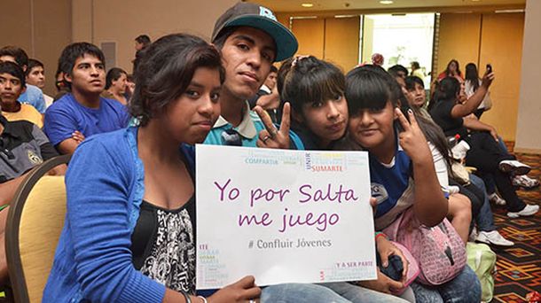 Urtubey se reunió con un grupo de jóvenes para debatir sobre el futuro de Salta