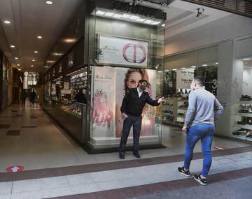 Desde hoy reabren los comercios en Once: cronograma completo de aperturas en Ciudad