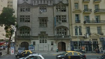 se derrumbo una losa en la facultad de artes de la una: hay tres heridos se derrumbo una losa en la facultad de artes de la una: hay tres heridos